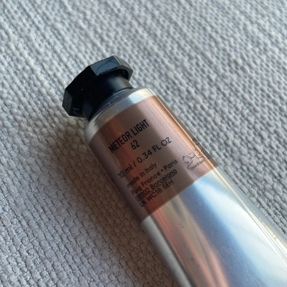 Rabanne Eyephoria Colorshot Metallic Liquid Eyeshadow in 62 Meteor Light -0.3 oz